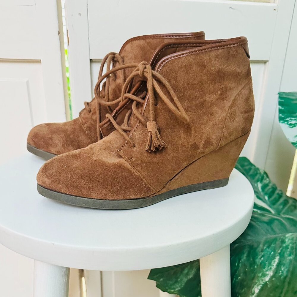 Madden Girl Brown Suede Wedge Ankle Booties Tassel Tie Lace Size 8